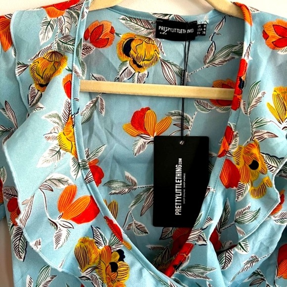 Pretty Little Things women’s NWT Turquoise Floral Printed Frill true Wrap Dress4 - Picture 3 of 11